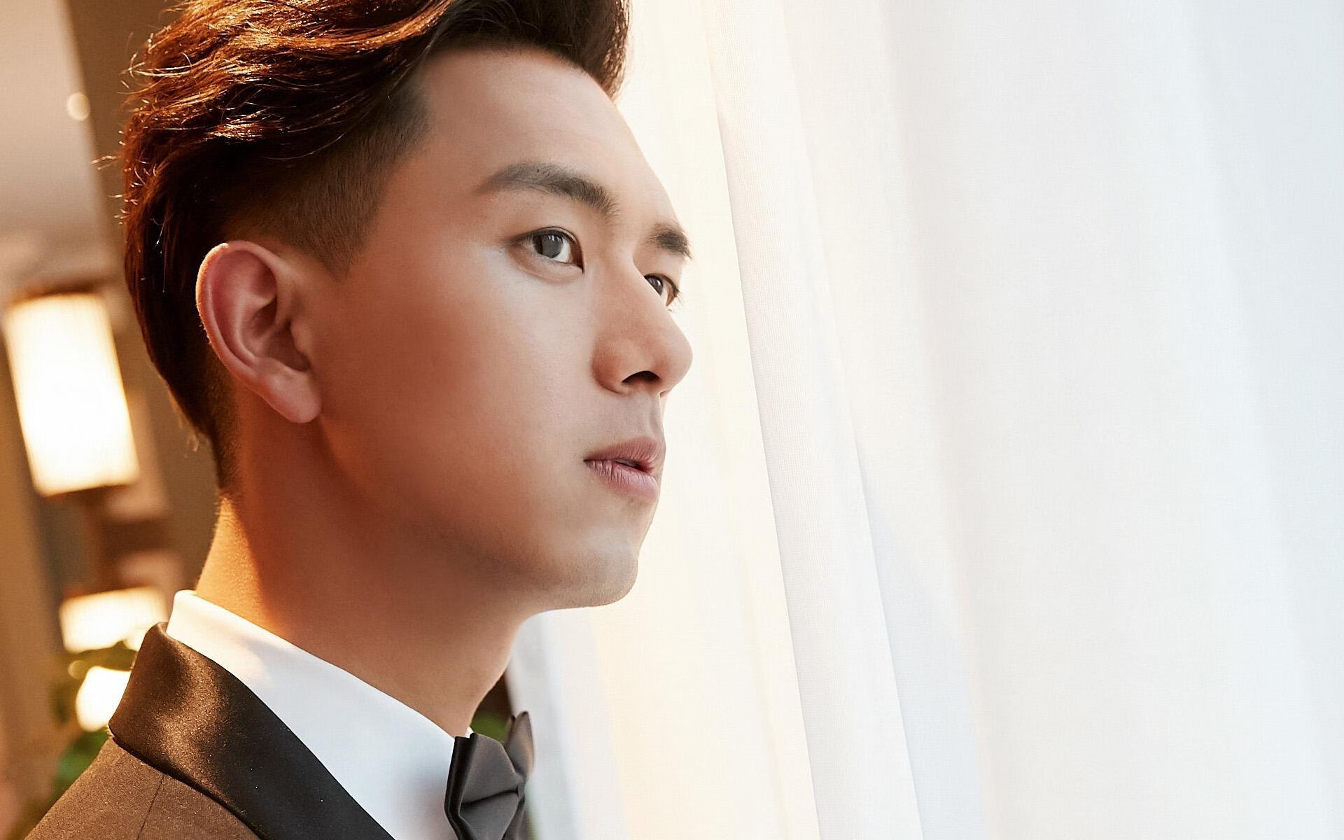 赫罗纳节奏切换流畅保持攻防平衡,赫罗纳队服