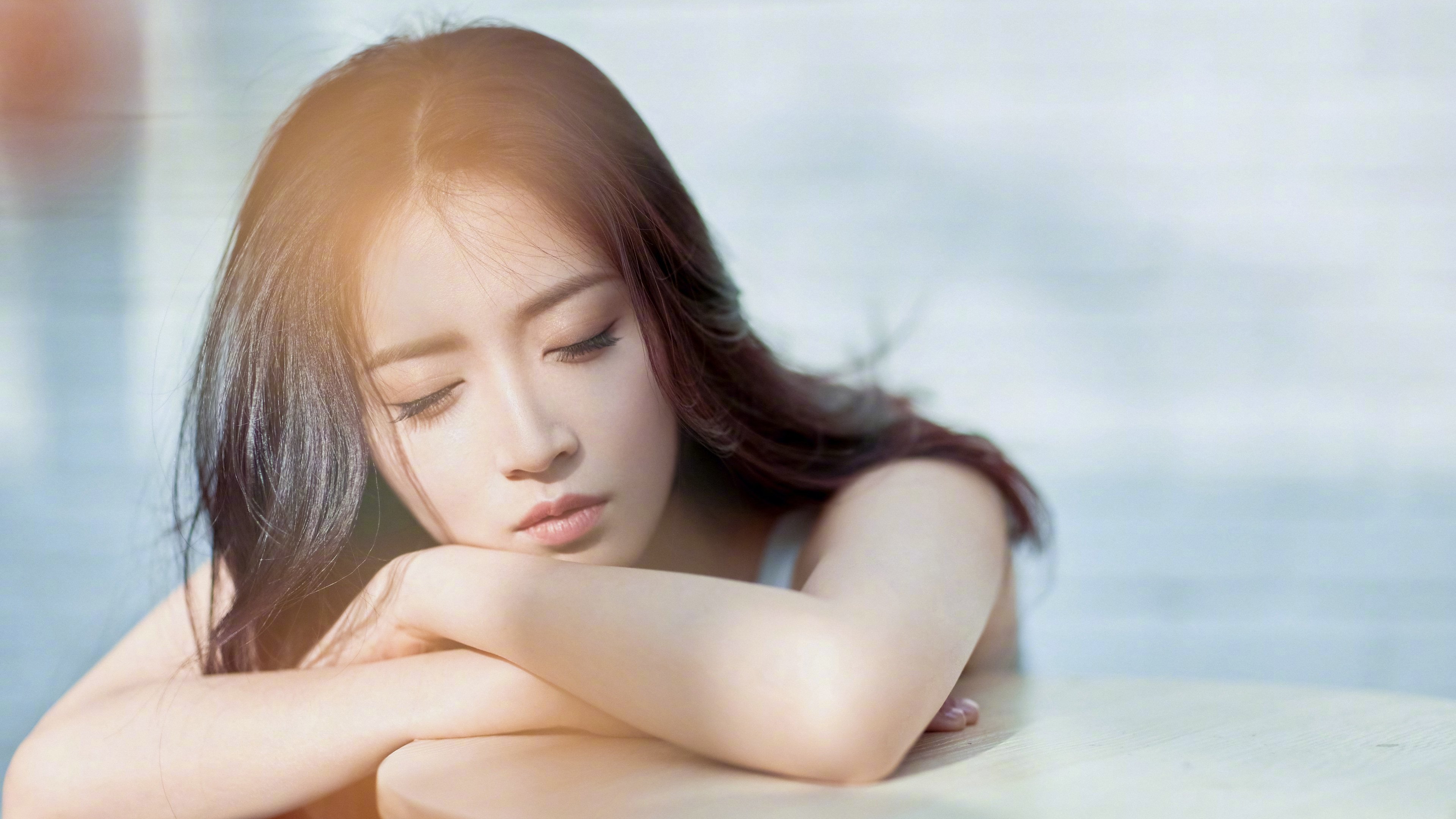 赫罗纳节奏切换流畅保持攻防平衡,赫罗纳队服