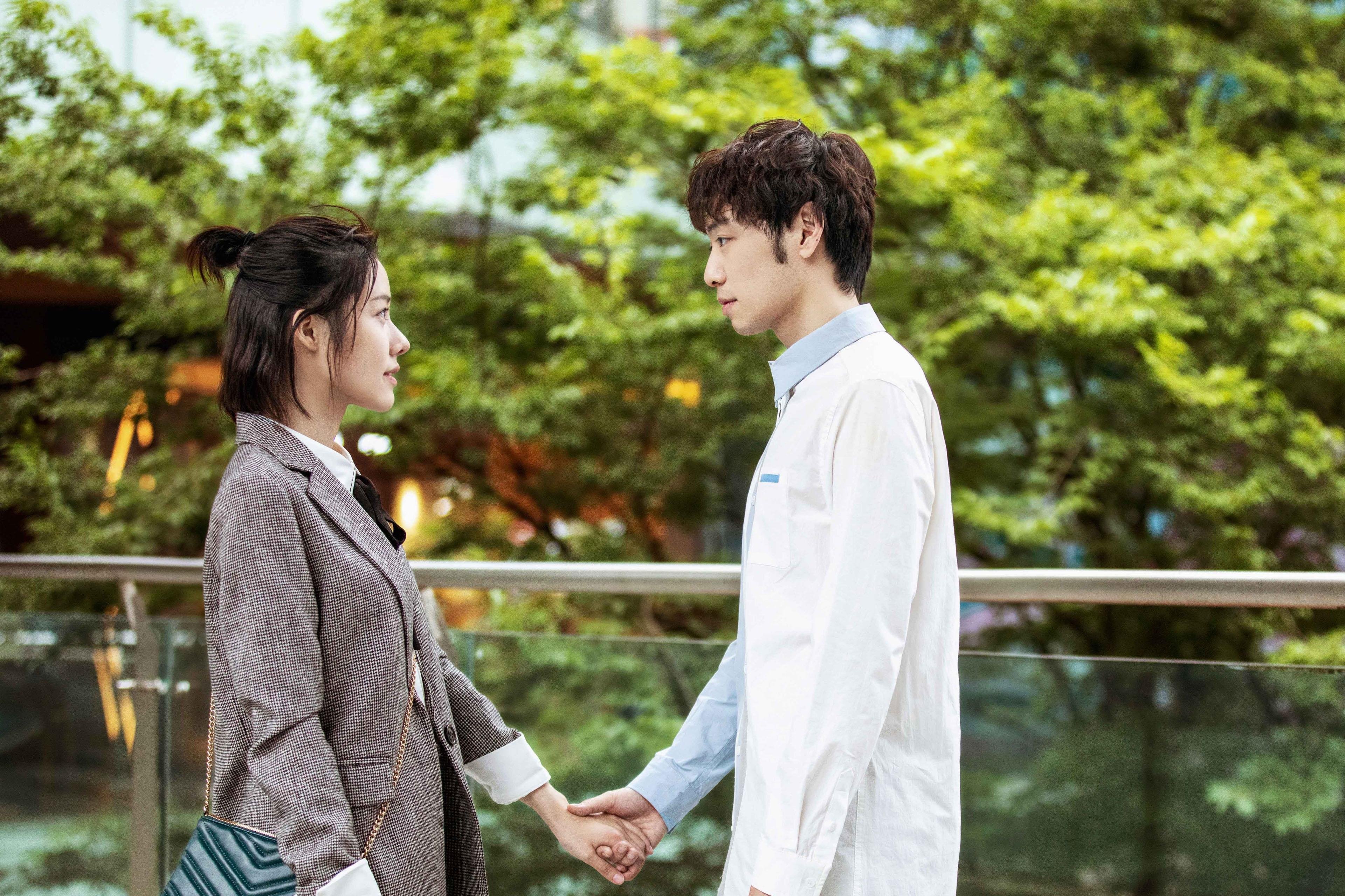 公牛前锋在高强度对抗中连续完成抢断，公牛前锋在高强度对抗中连续完成抢断